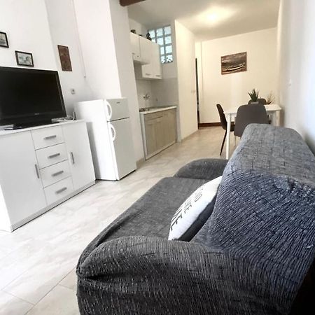 Apartments Ares Ровин Екстериор снимка