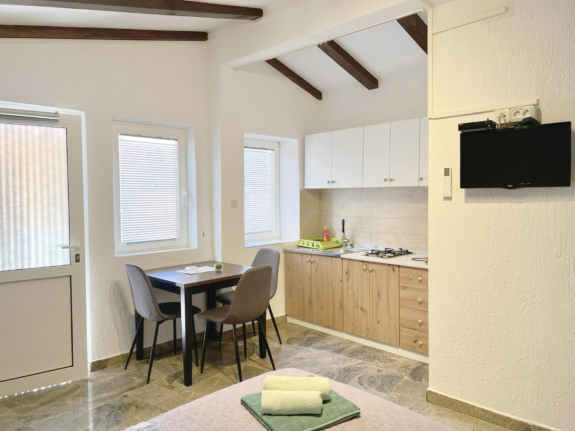 Apartments Ares Ровин Екстериор снимка