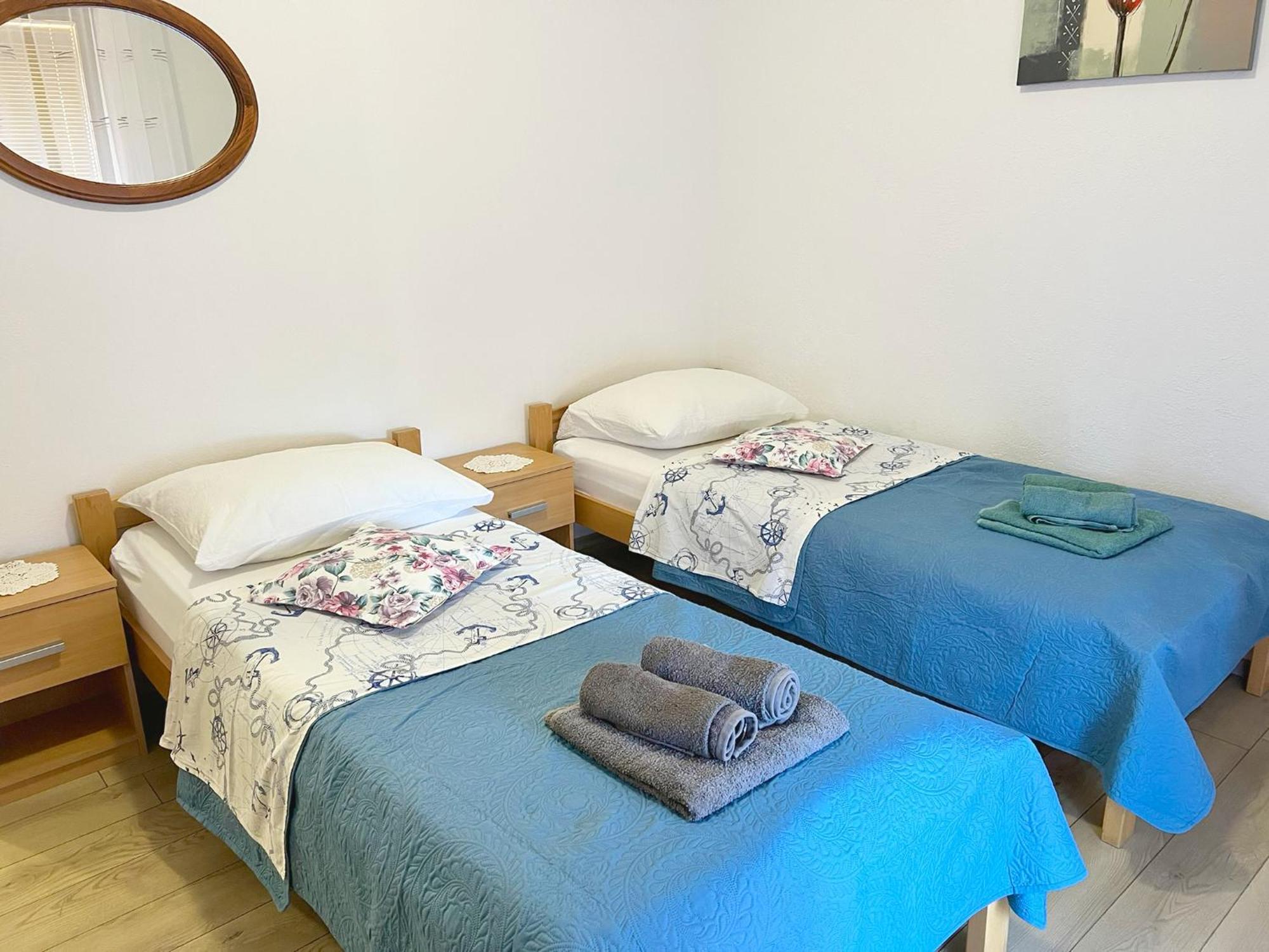 Apartments Ares Ровин Екстериор снимка
