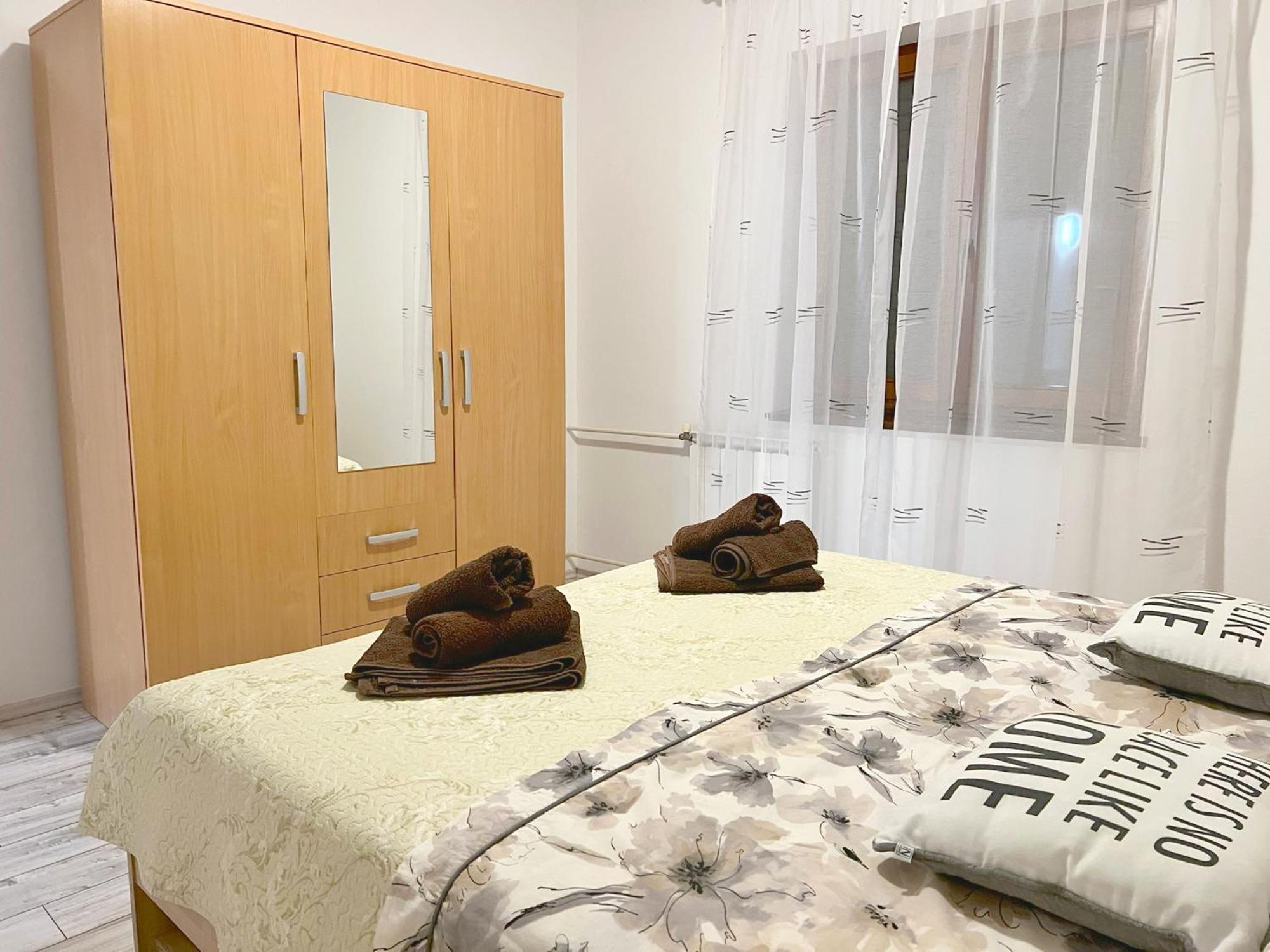 Apartments Ares Ровин Екстериор снимка