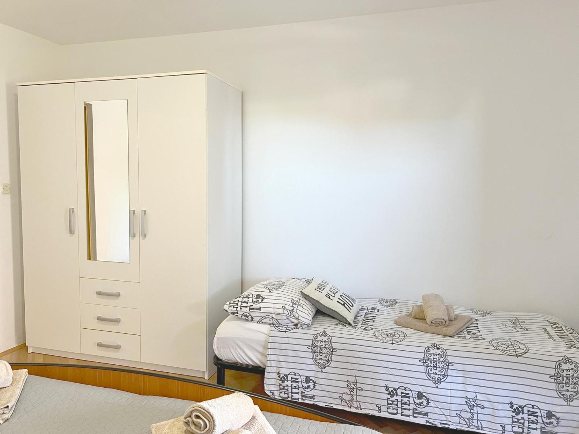 Apartments Ares Ровин Екстериор снимка