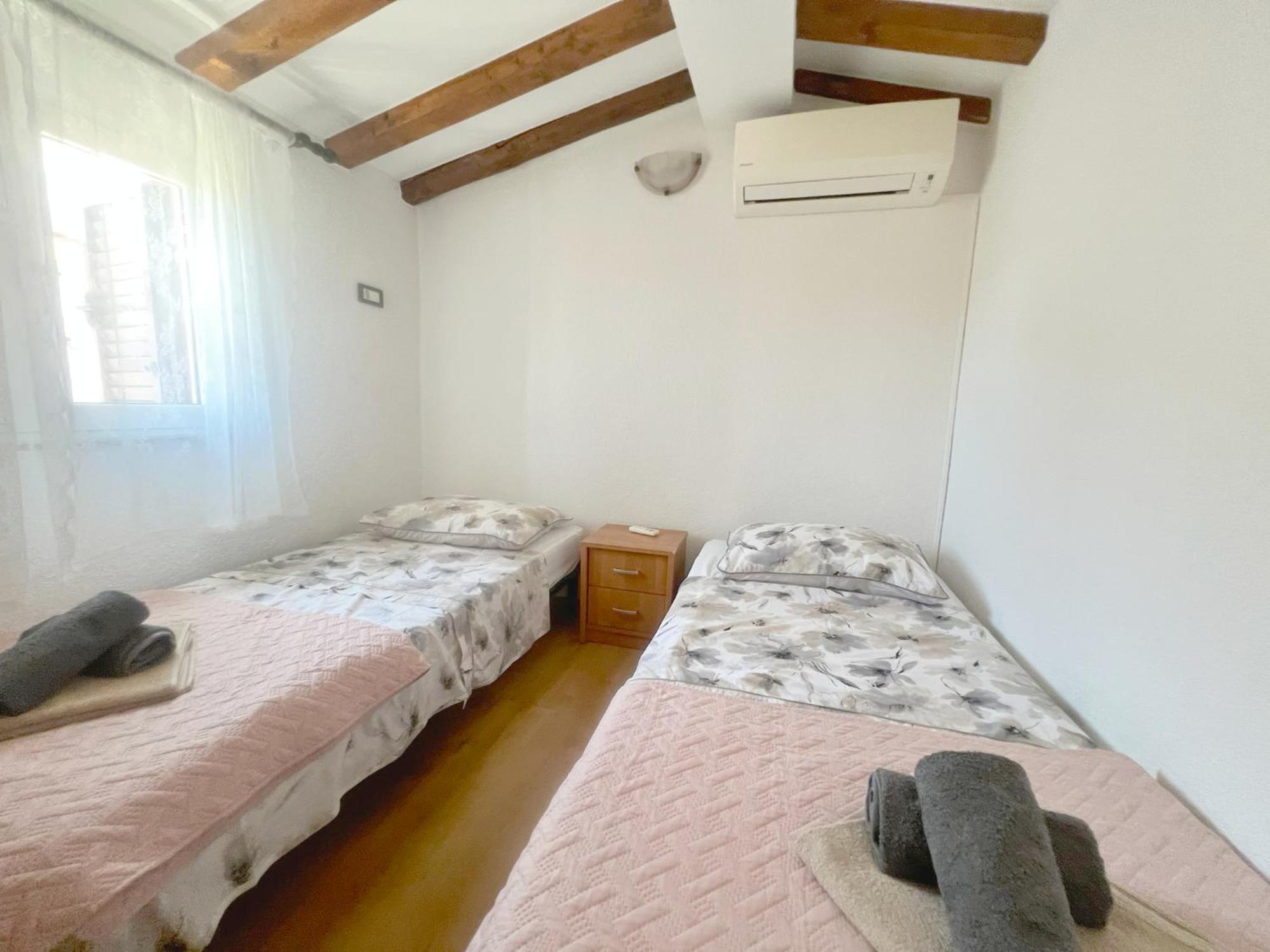 Apartments Ares Ровин Екстериор снимка