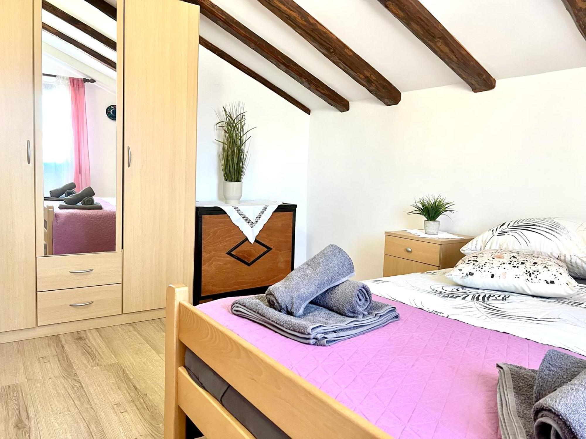 Apartments Ares Ровин Екстериор снимка