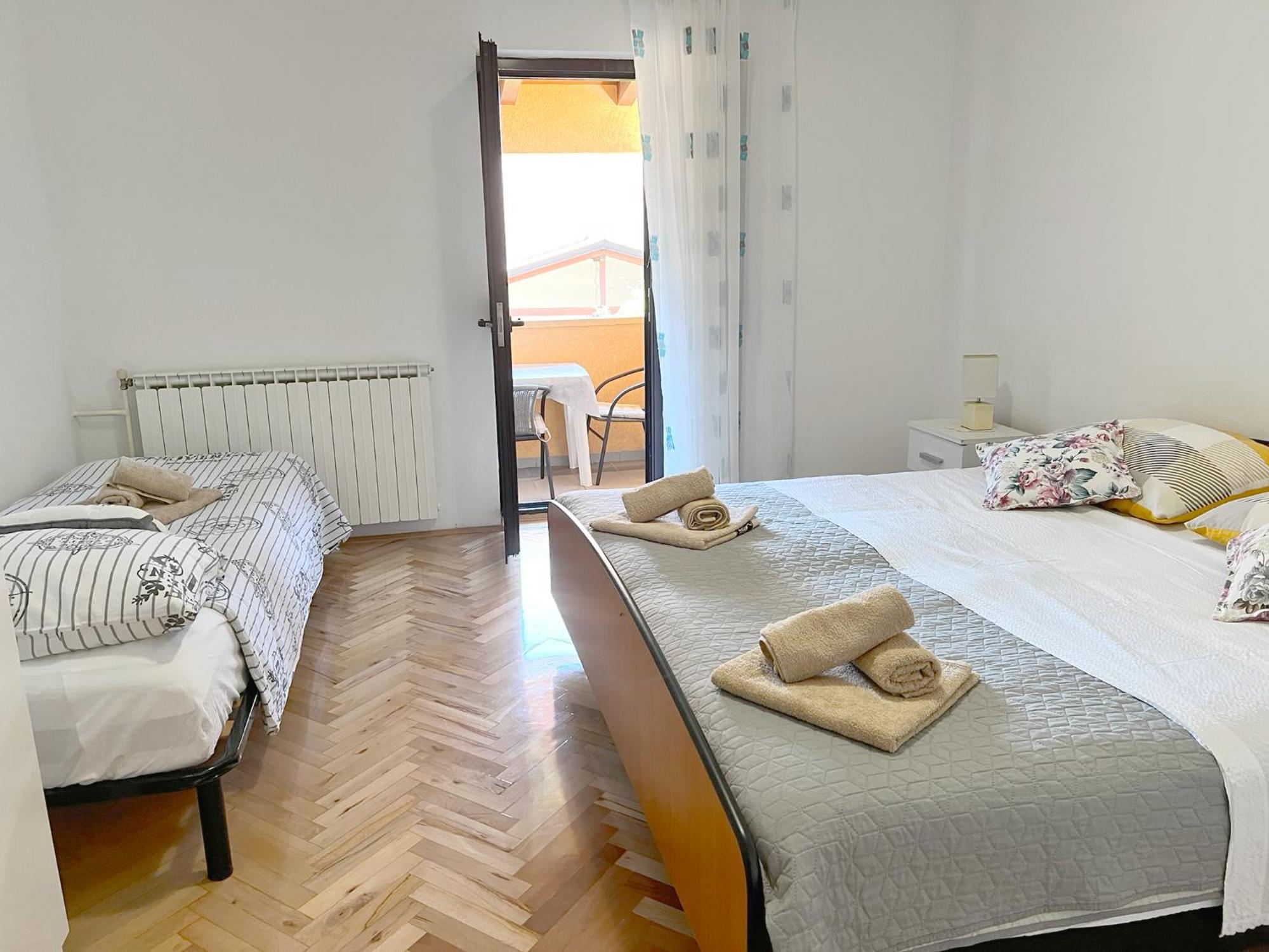 Apartments Ares Ровин Екстериор снимка