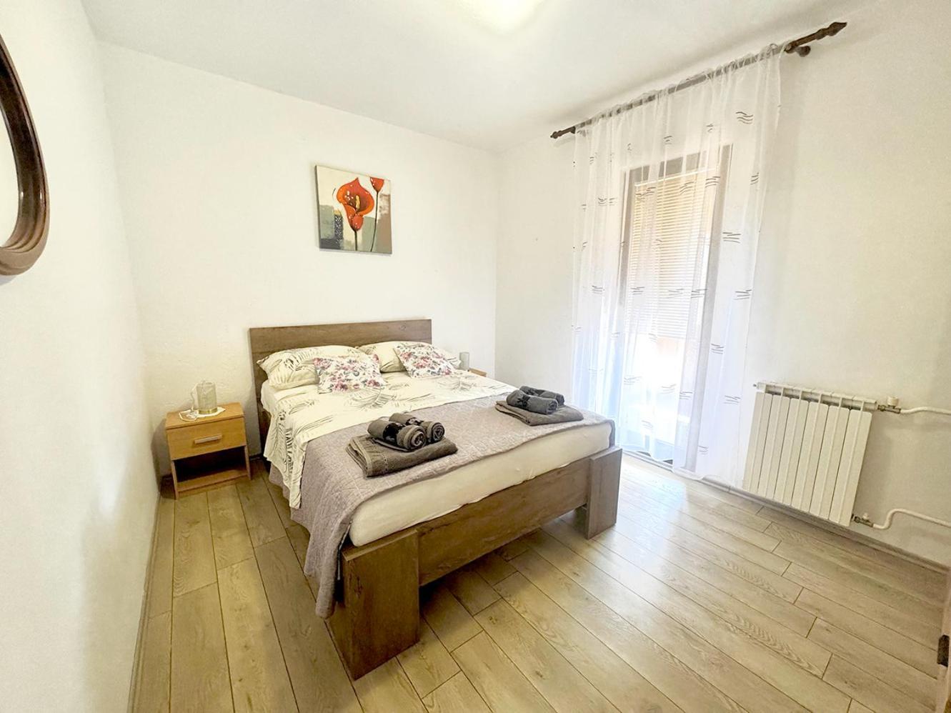 Apartments Ares Ровин Екстериор снимка