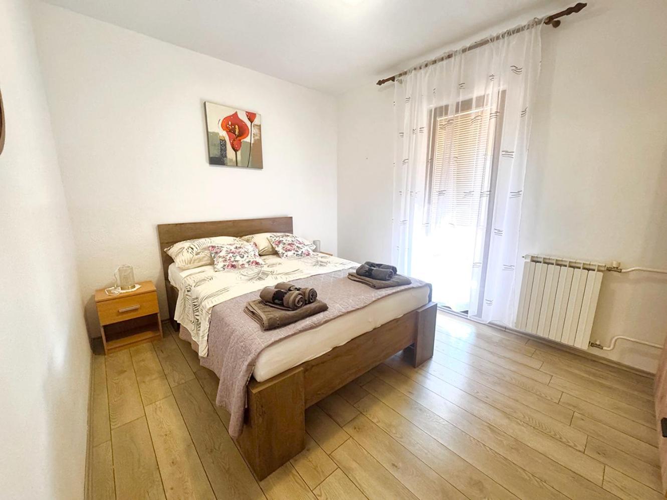 Apartments Ares Ровин Екстериор снимка