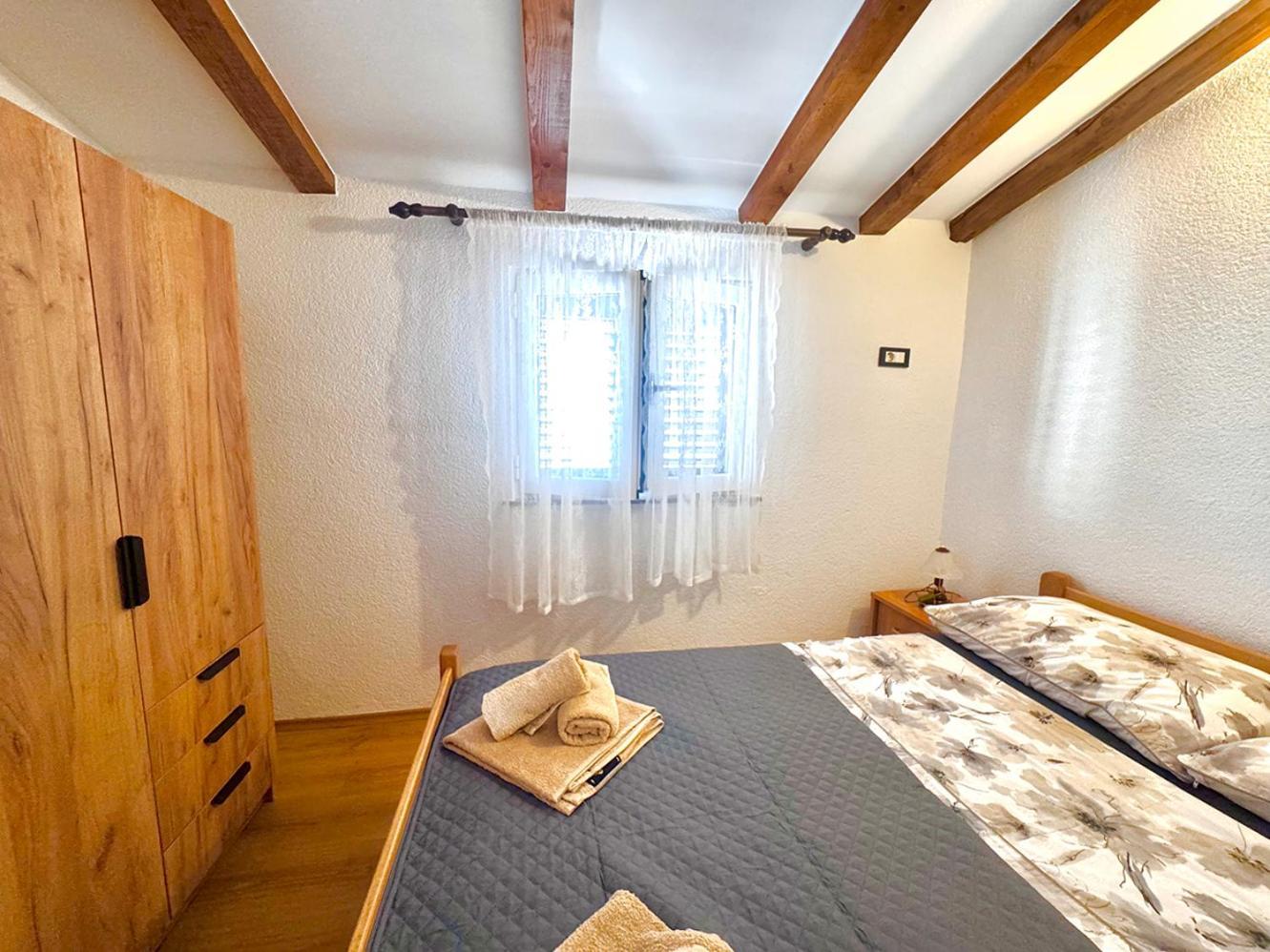 Apartments Ares Ровин Екстериор снимка