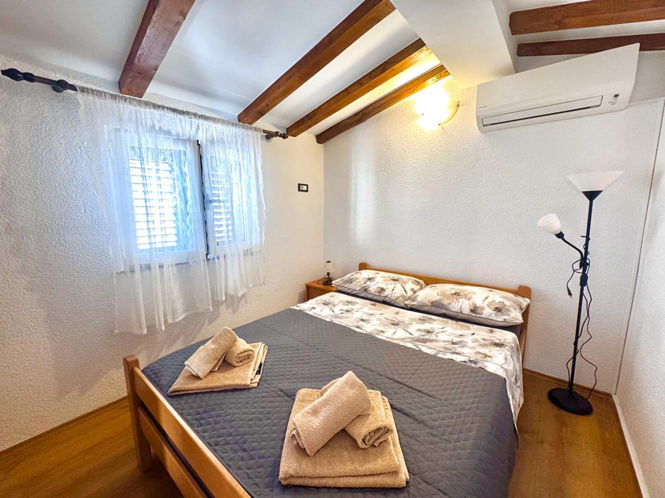 Apartments Ares Ровин Екстериор снимка